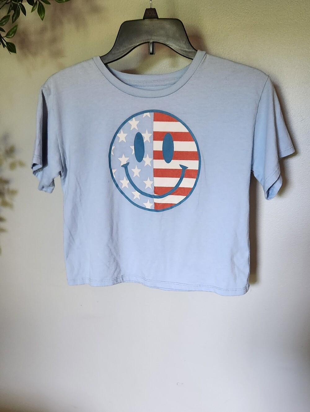 Mad Engine Light Blue Smiley Flag Patriotic Graphic Tee L 10/12
